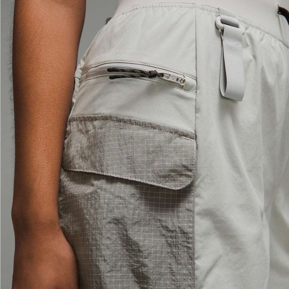 Lululemon Multi-Pocket Cargo High-Rise Hiking Short - Picture 2 of 6